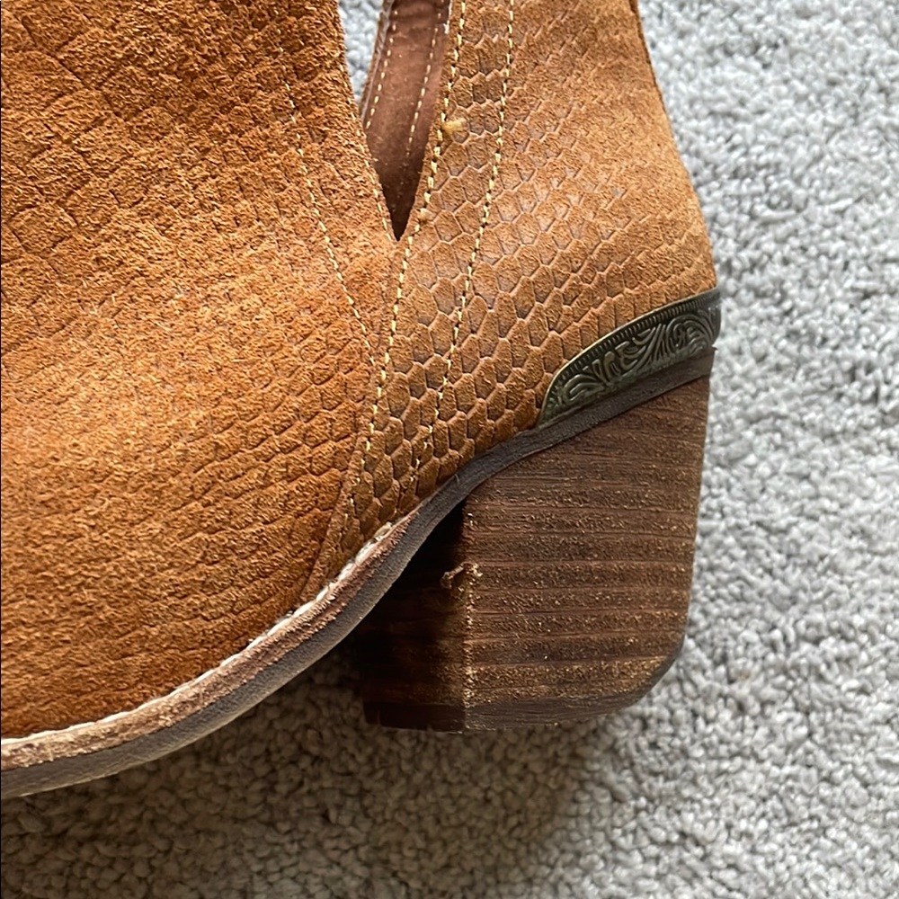 Jeffrey Campbell Brown Textured Women's Ankle Boots - Picture 6 of 11